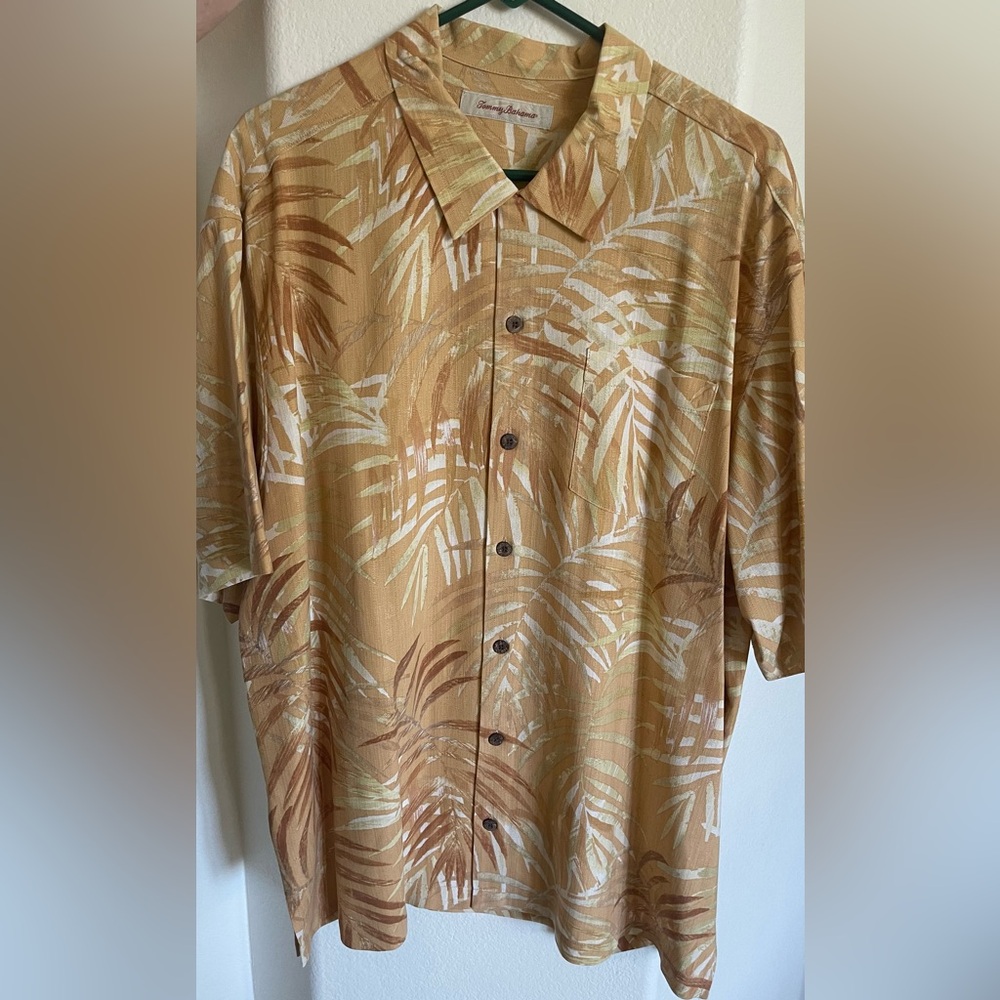 Tommy Bahama 100% Silk Shirt in Tan and Cream XL.  NWT.